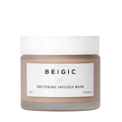 Staklenka Beigic 42 Softening Infused Mask, korejskog brenda, predstavlja primjer divote cosmetics, s bijelim poklopcem i minimalističkim dizajnom etikete.