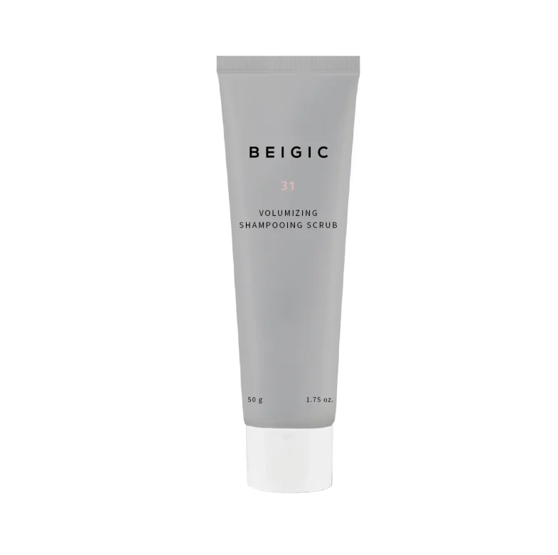 Sivi tubus proizvoda Beigic, Volumizing Shampooing Scrub, koji je dio divote cosmetics i predstavlja korejsku kozmetiku, kapaciteta 50 g.