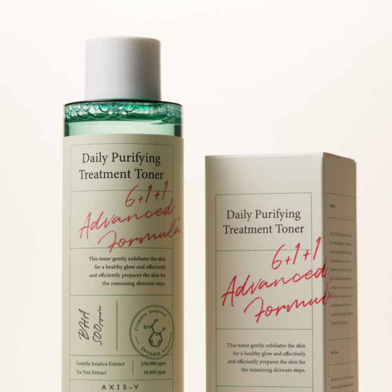 Bočica i kutija Daily Purifying Treatment Toner iz asortimana Divote Cosmetics, poznate korejske kozmetike, sadrže formulaciju za poboljšanje kože.