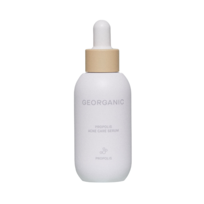 Georganic Propolis Acne Care Serum bočica, dio ponude divote cosmetics, poznat po kvalitetnim korejskim kozmetičkim proizvodima.