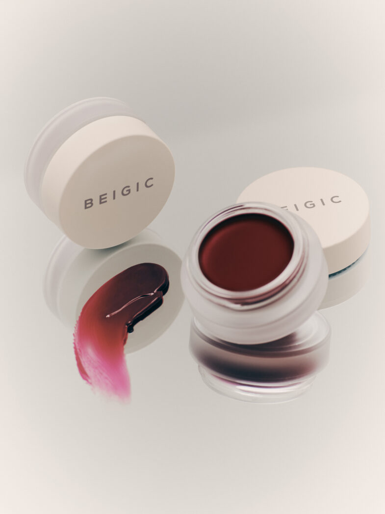 Kremasti proizvod za usne marke Beigic, dio korejske kozmetike, s uzorkom boje na površini, povezan s divote cosmetics.